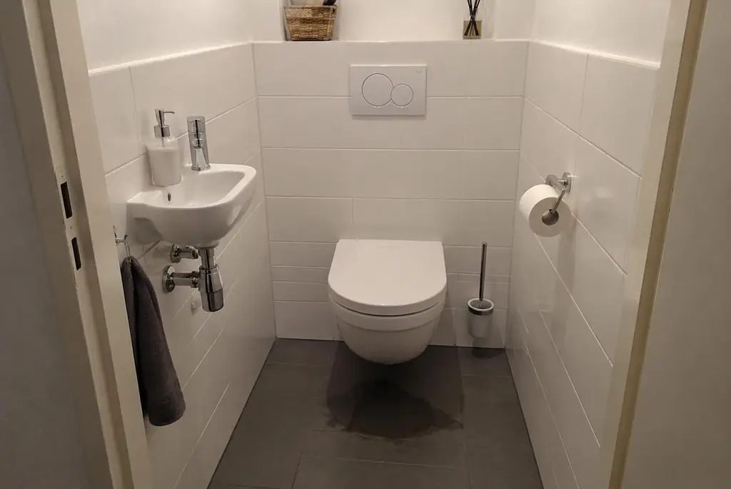 Lekdetectie Meerkerk – natte vloer bij een toilet